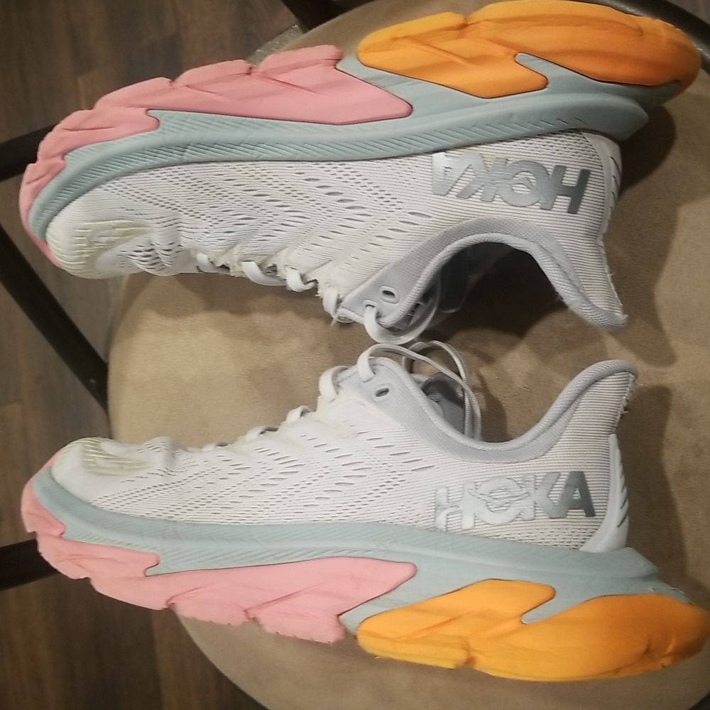 Women's Hoka one one Clifton edge sneakers sz 7